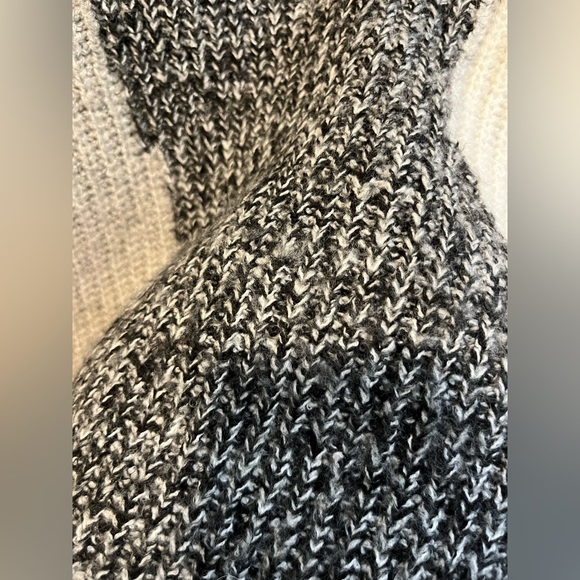 Kismet Turtleneck Sweater - Picture 5 of 6